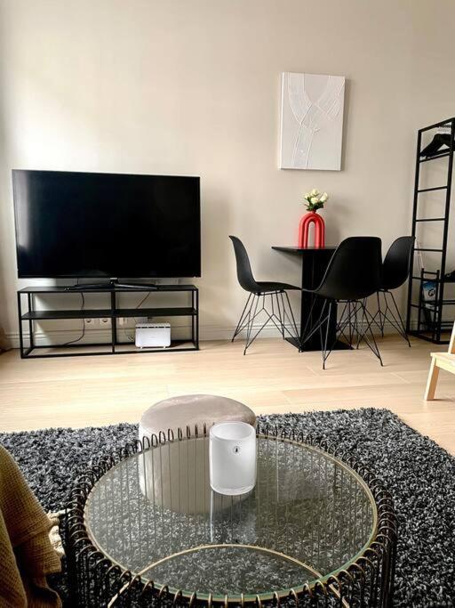 Modern And Cozy Studio Apartment In Central Осло Екстериор снимка